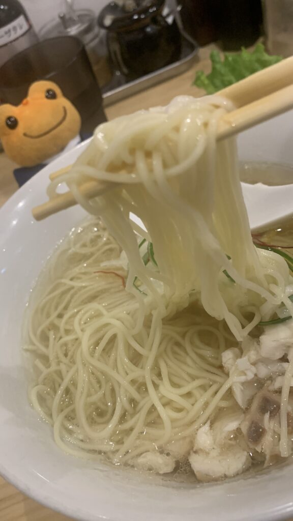 ラーメンファクトリー 鯛塩ラーメン 麺リフト かえるのピクルス ダイア