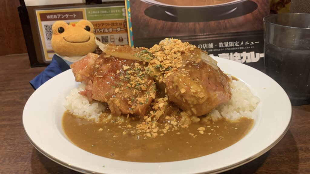 CoCo壱番屋 かえるのピクルス ホロ肉ドカンと豪快カレー LEVEL3 正面 広島