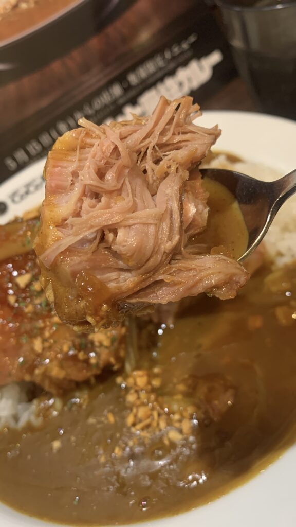 CoCo壱番屋 ホロ肉ドカンと豪快カレー フォークでほぐしたホロホロ肉塊 断面