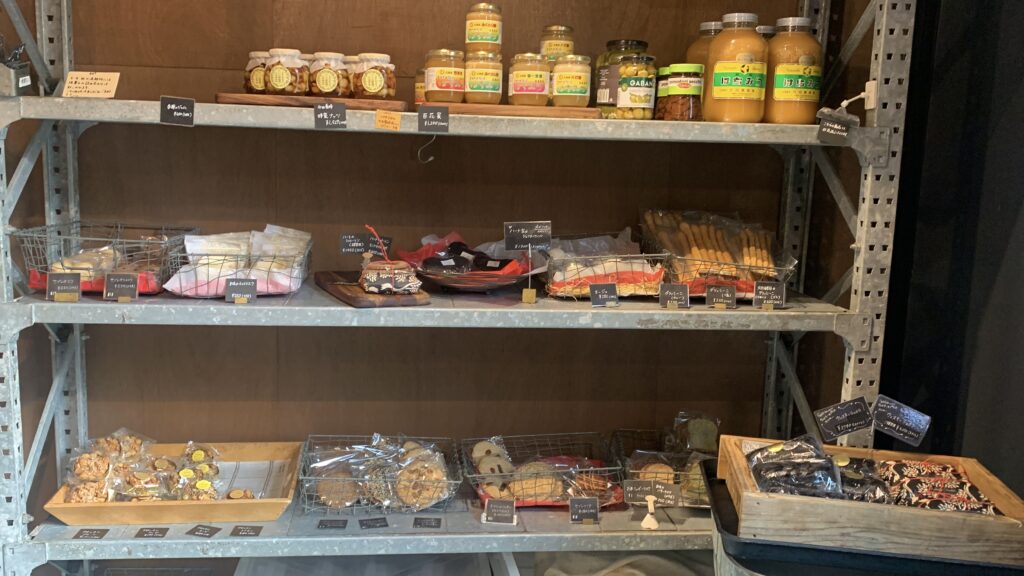ANT BAKERY 物販棚 ジャムとはちみつ 石内