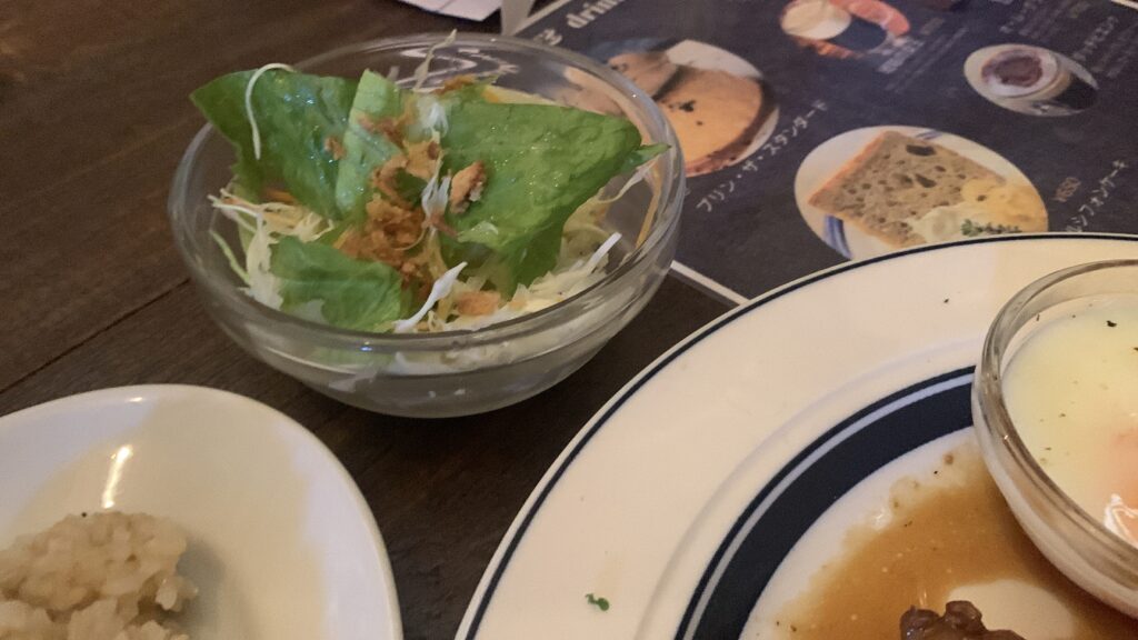 grasshopper cafe サラダ 石内