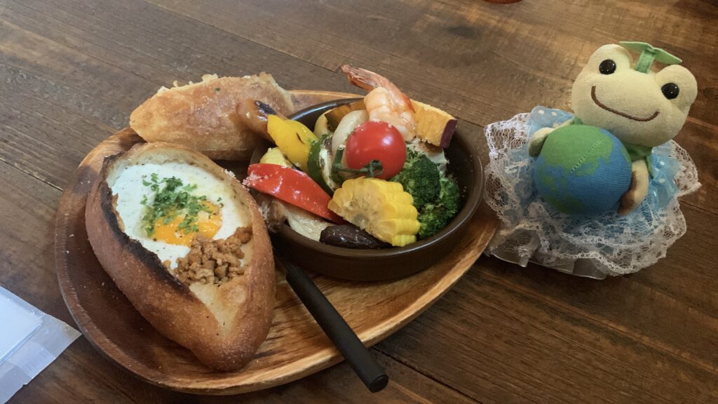 grasshopper cafe パンボウルの卵料理と温野菜 ほし 石内