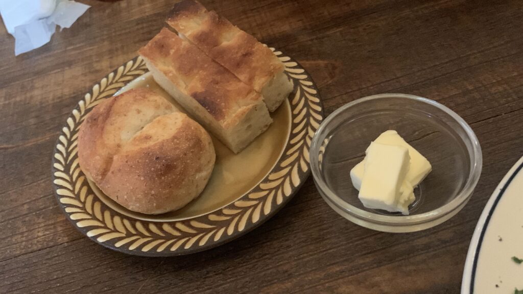 grasshopper cafe パンとバター 石内