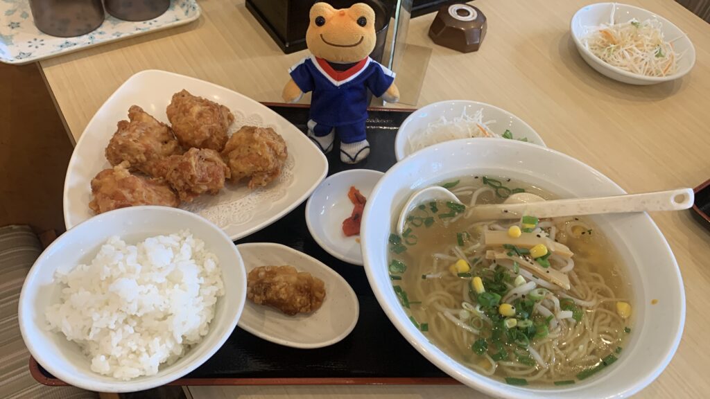 七喜食堂 若鳥の唐揚げランチと塩ラーメン ダイア かえるのピクルス 北広島町