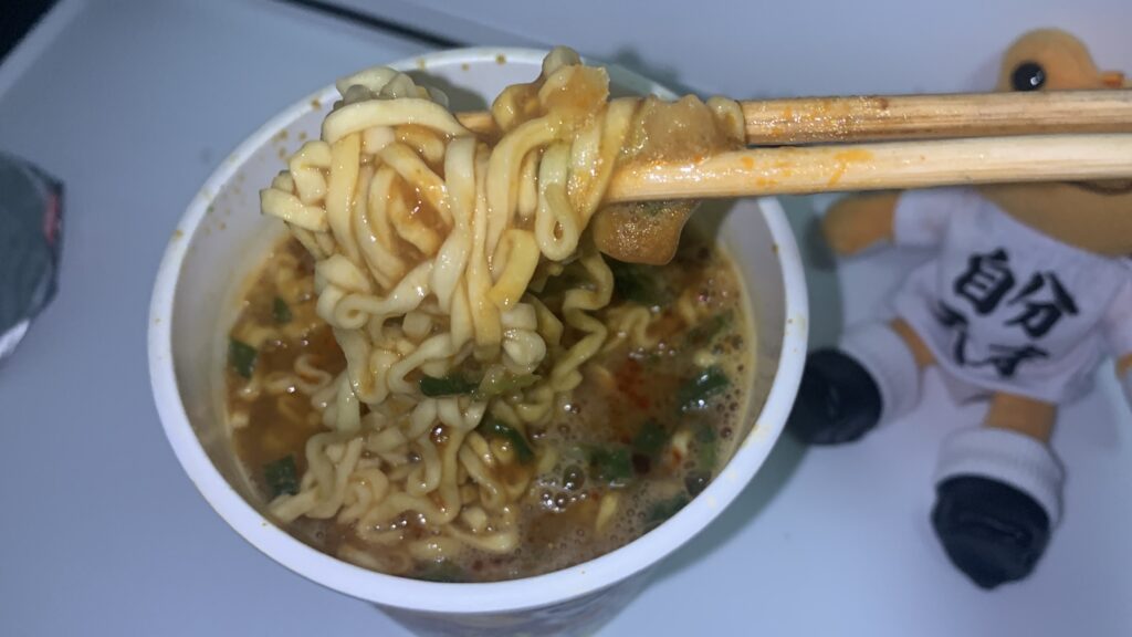 カレーみそきん 濃厚味噌カレー 麺リフト かえるのピクルス