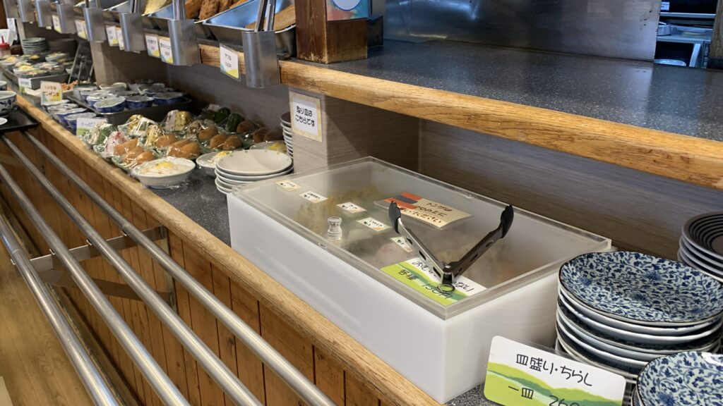 いよ路 天ぷらや惣菜が並ぶセルフカウンター 広島市安佐南区