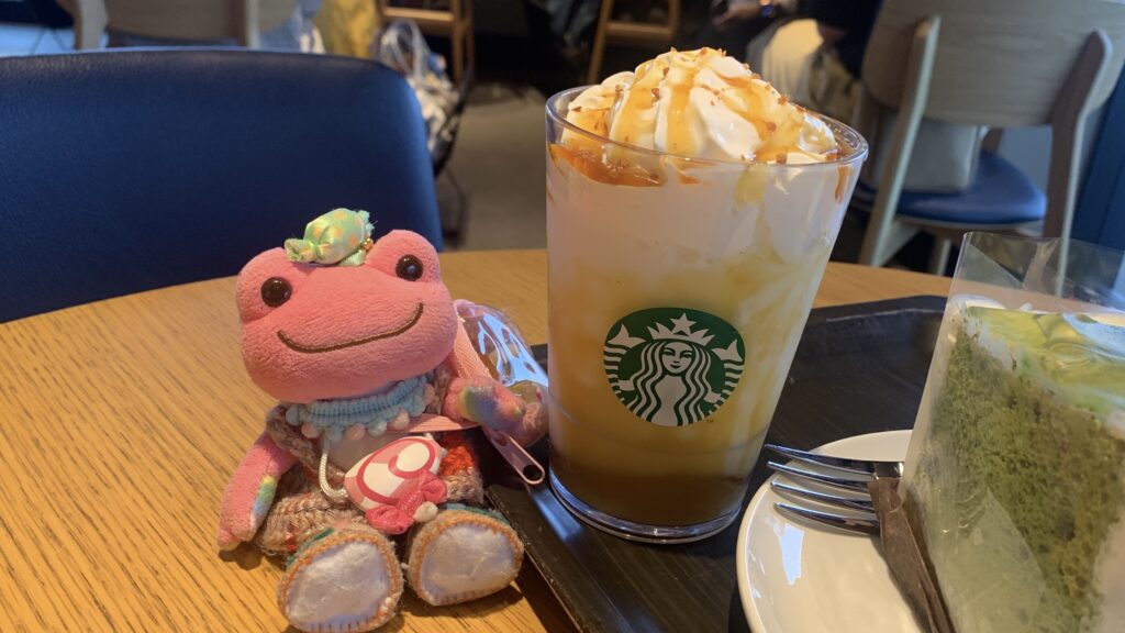 スターバックス とろり蜜芋 紅はるか フラペチーノ かえるのピクルス