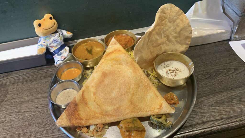 Spice magic 全部乗せのプレート 三角のエッグチーズドーサ 広島市安佐南区大町西