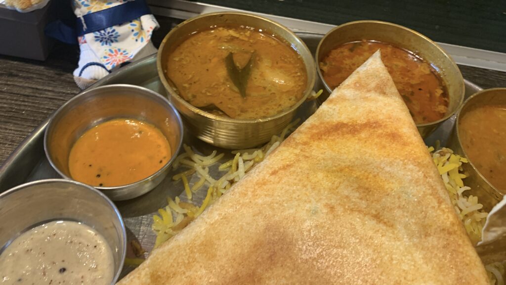 Spice magic 全部乗せの副菜とパパド 広島市安佐南区大町西
