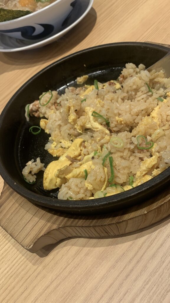 丸源ラーメン 旨辛肉つけ麺 鉄板玉子チャーハン 混ぜたところ