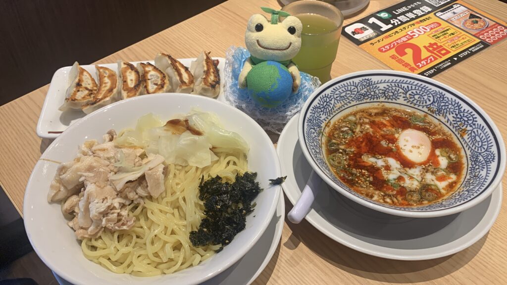 丸源ラーメン 旨辛肉つけ麺 旨辛肉つけ麺と餃子 ほし かえるのピクルス