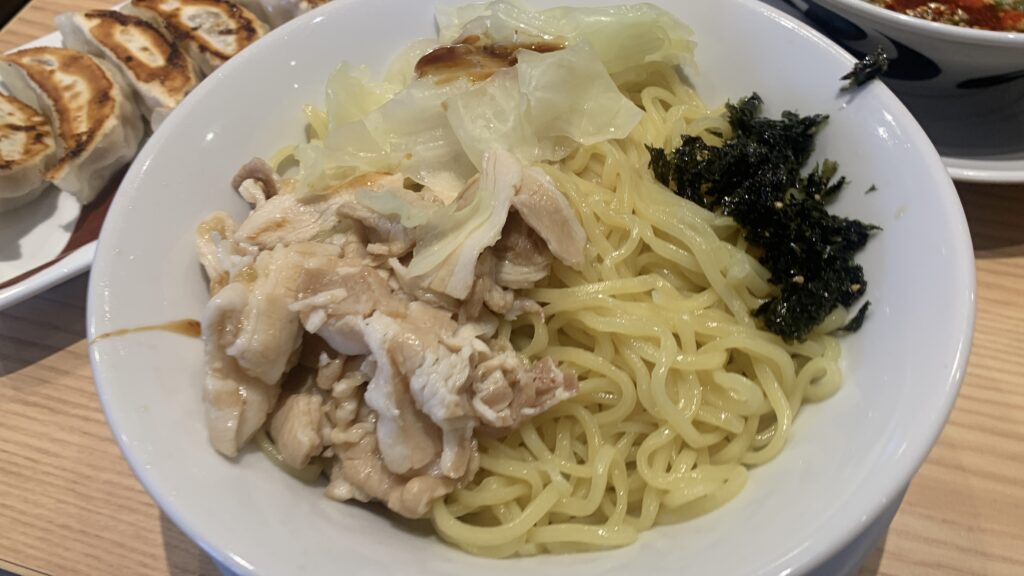 丸源ラーメン 旨辛肉つけ麺 旨辛肉つけ麺 豚肉と麺のアップ