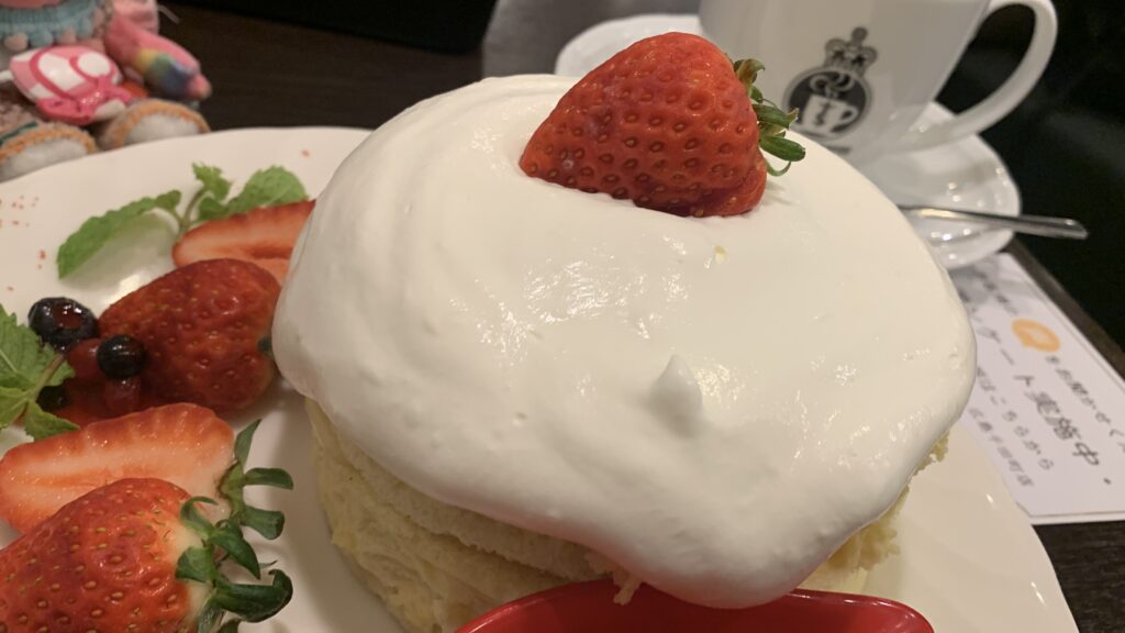さかい珈琲 夏いちごのパンケーキ 夏いちごのパンケーキ いちごのせホイップのドーム