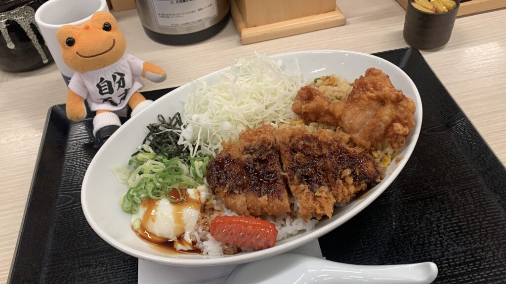 かつや チャーハンとテリたま混ぜご飯の欲張り飯 かえるのピクルス