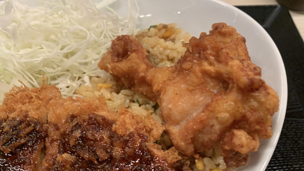 かつや 欲張り飯のから揚げとチャーハン