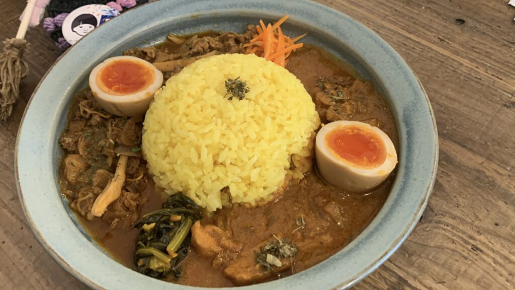 みとむや あいがけカレー ターメリックライスとスパイスたまご かえるのピクルス 広島市安佐南区緑井