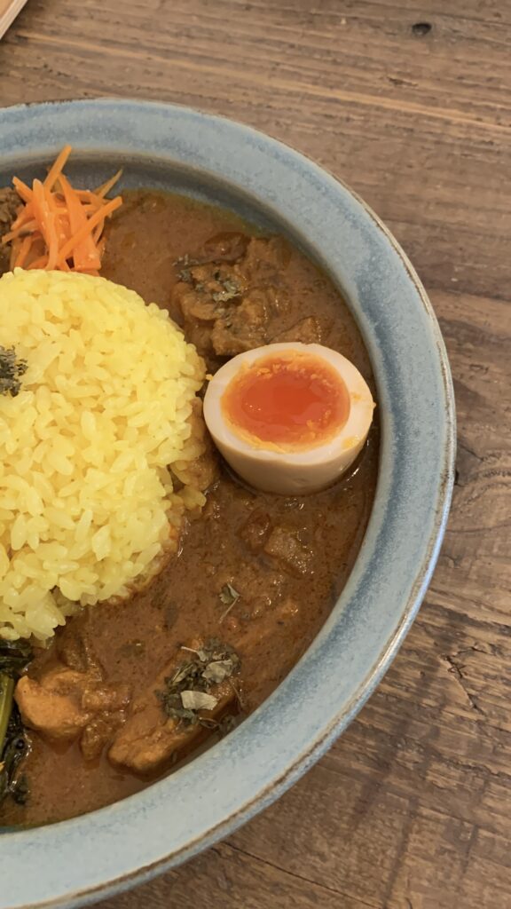 みとむや カルダモンチキンカレーとスパイスたまご 広島市安佐南区緑井