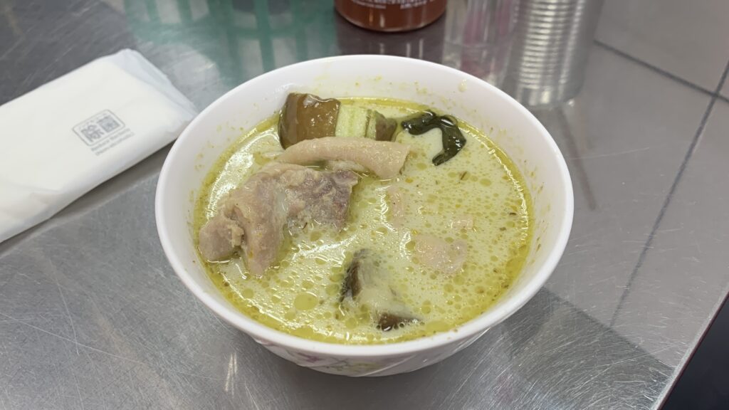 バンコク食堂バードマン 的場町 グリーンカレー おかわり 鶏肉とナスの具材 広島市南区的場町