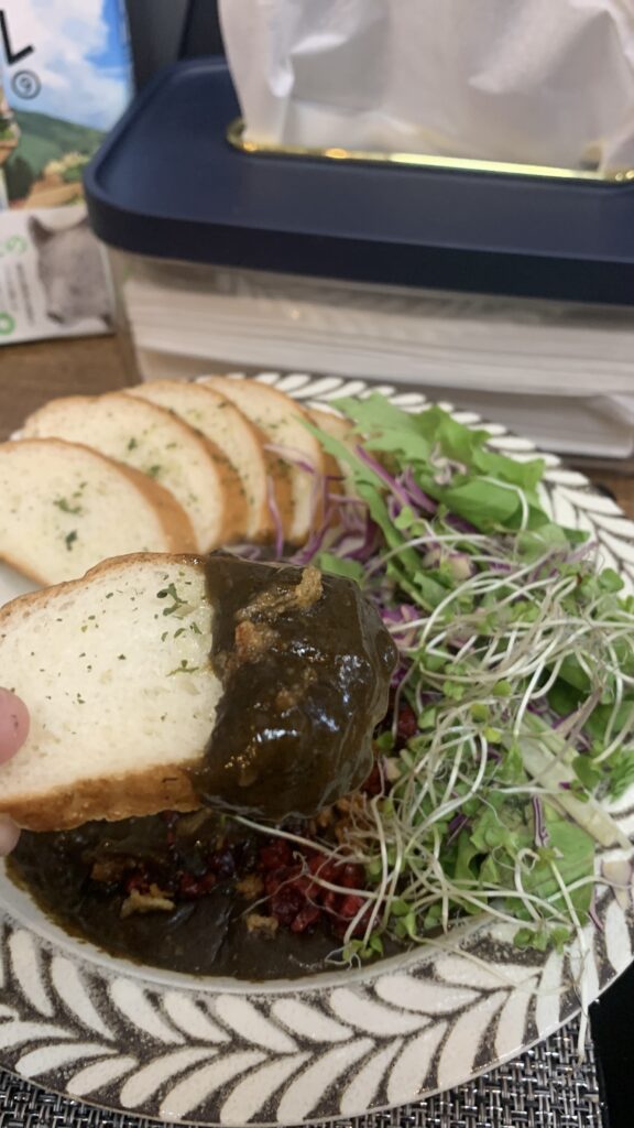 Gibier Black ジビエブラック 熟成鹿肉の黒カレー パンにつけて