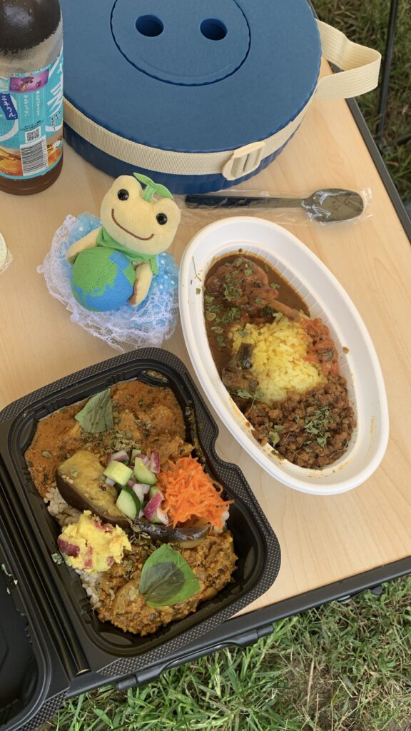 広島カレーフェスティバル2026 旧水曜カレー あいがけカレーと副菜 ほし かえるのピクルス