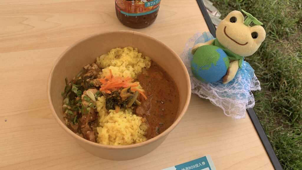広島カレーフェスティバル2026 みとむや 2種のあいがけカレー ほし かえるのピクルス