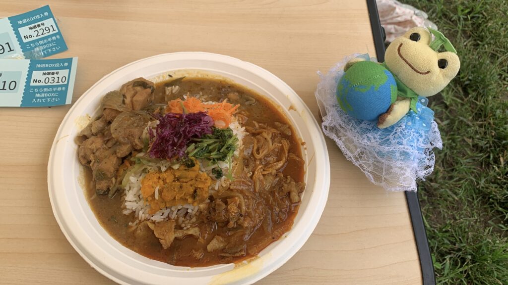 広島カレーフェスティバル2026 blanket time 2種盛りのあいがけカレー ほし かえるのピクルス
