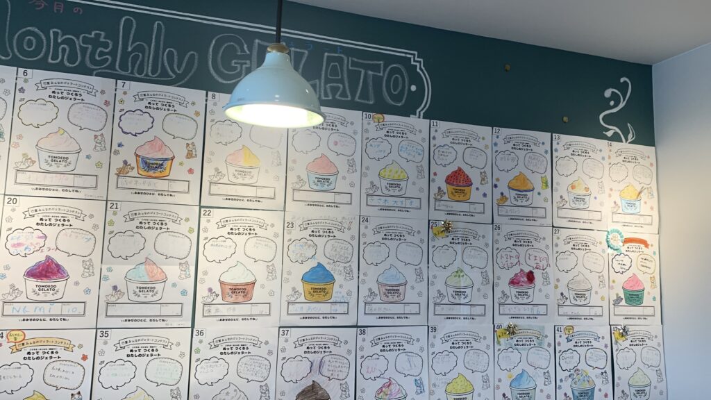 巴堂ジェラート TOMOEDO GELATO 壁のMonthly GELATO ジェラートコンテストの投票シート