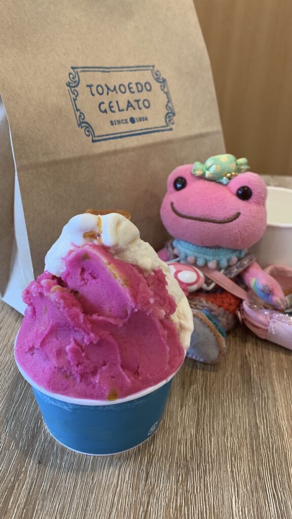 巴堂ジェラート TOMOEDO GELATO しそ&梅のジェラート ピンク色のジェラート 秘書 かえるのピクルス