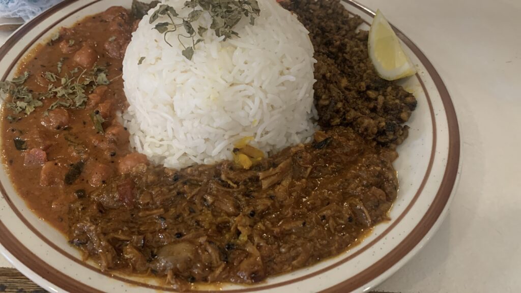 SUM CURRY パキスタンチキンカレー ライスとハーブ 広島市中区堺町