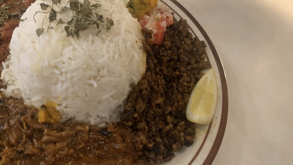 SUM CURRY 和平カレー 豚レモンキーマ レモン添え 広島市中区堺町