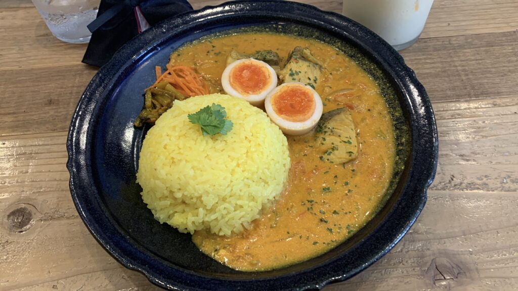 みとむや 5周年 週替わりカレー祭3週目 ぶりのココナッツカレー ターメリックライスとパクチー
