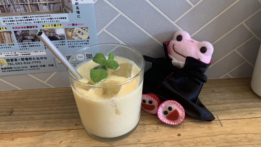 みとむや 5周年 週替わりカレー祭3週目 週替わりドリンク マンゴーラッシー ピカソ かえるのピクルス