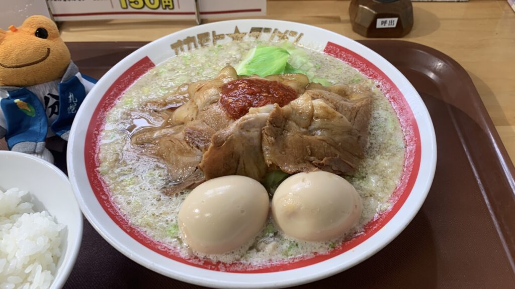広島製麺 オカモトタンメン 器のロゴ オカモト★タンメン 赤いぶたのマーク