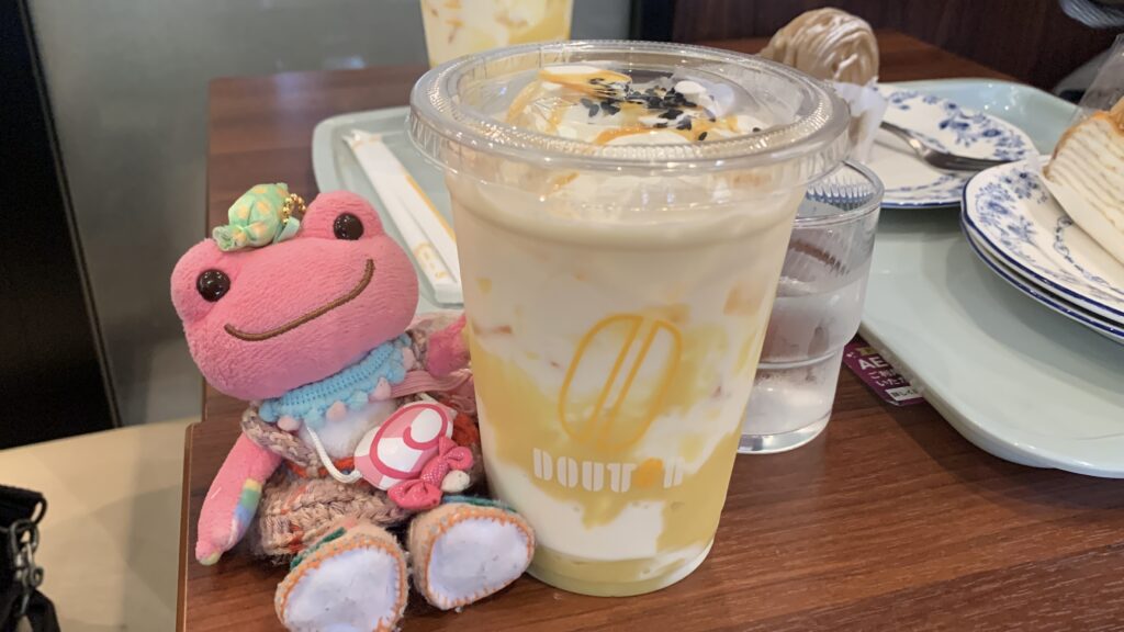 ドトール 蜜芋オレ かえるのピクルス